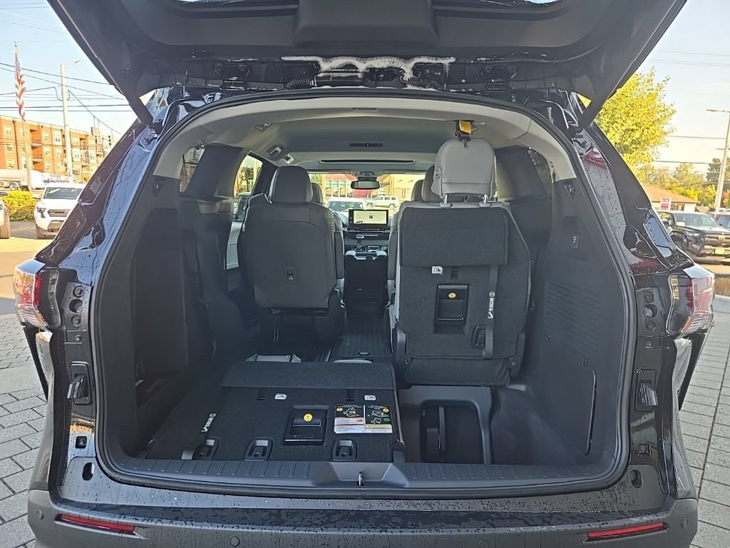New 2026 Toyota Sienna XLE AWD/4WD image 28