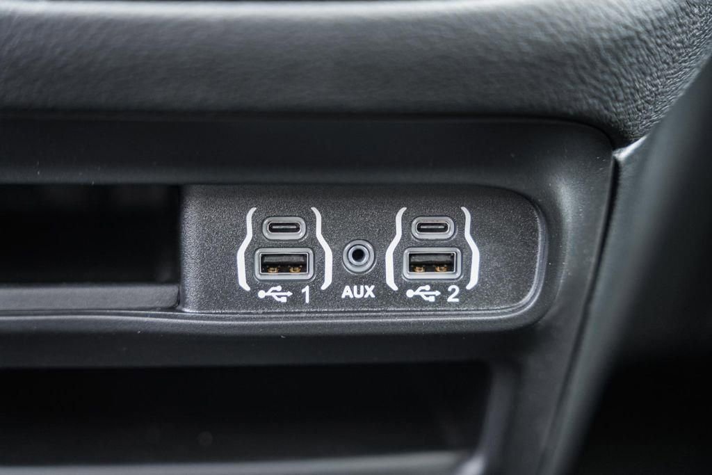 New 2025 Chrysler Pacifica Select FWD image 23