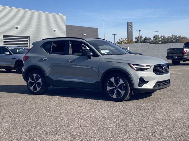 Certified 2025 Volvo XC40 B5 Plus w/ Protection Package Premier image 4