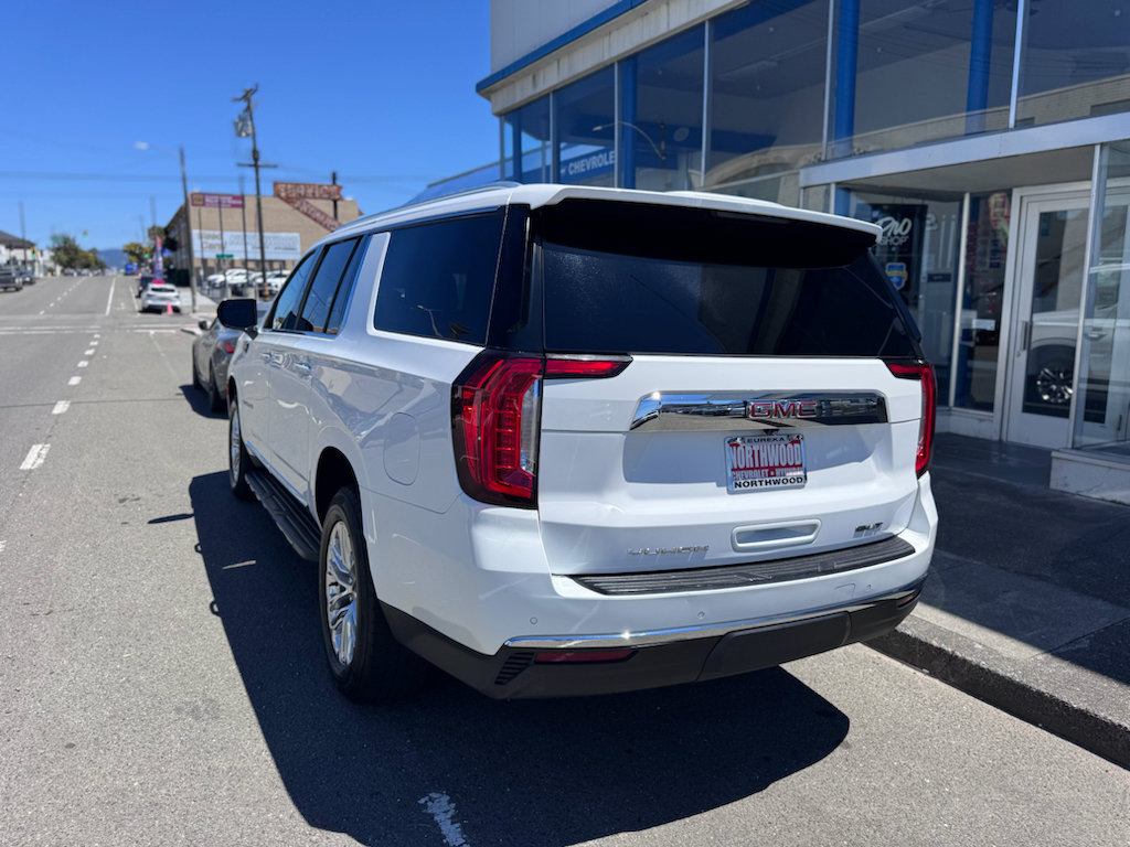 Used 2023 GMC Yukon XL SLT AWD/4WD image 5