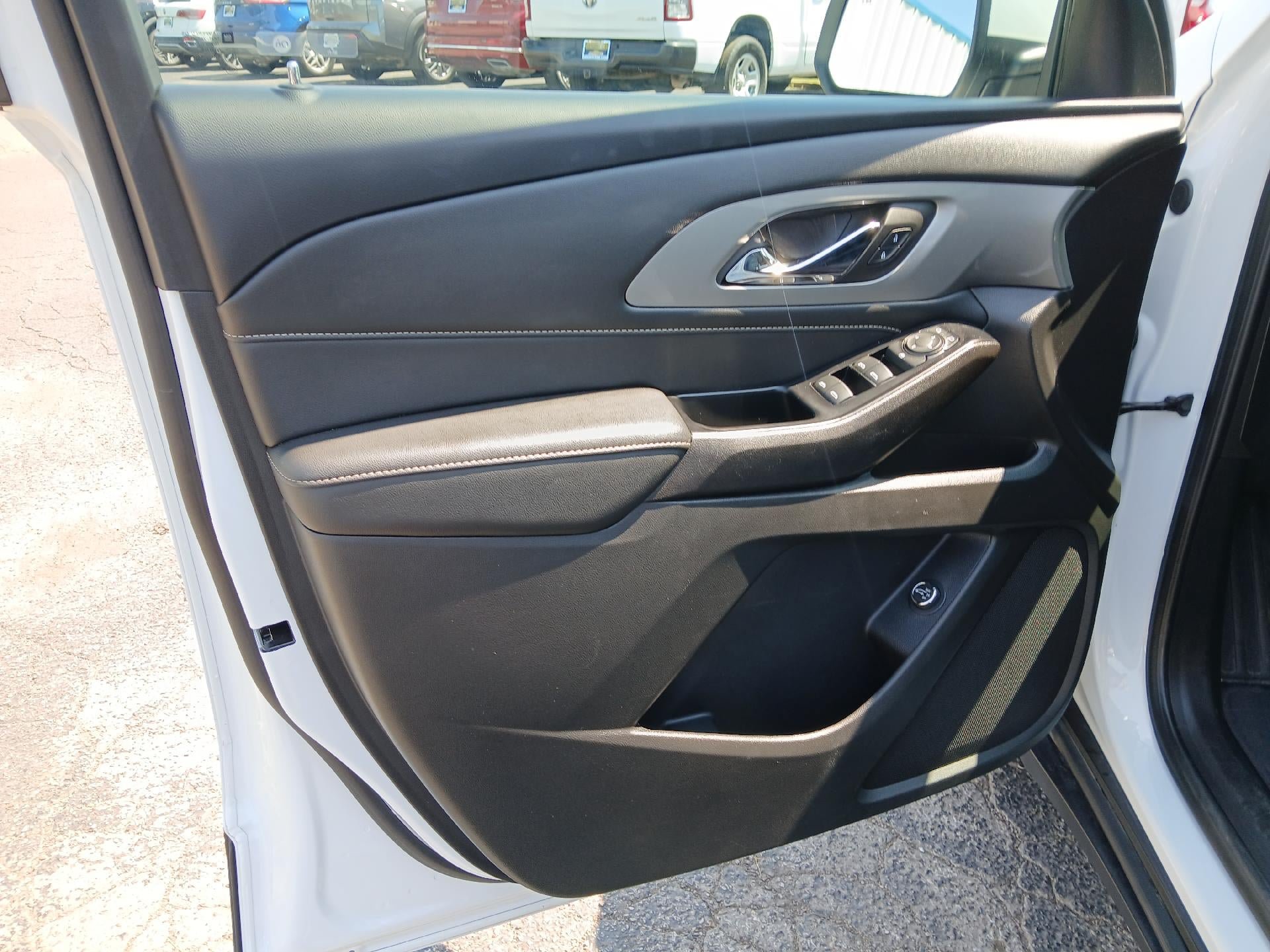 Used 2023 Chevrolet Traverse LT FWD image 15