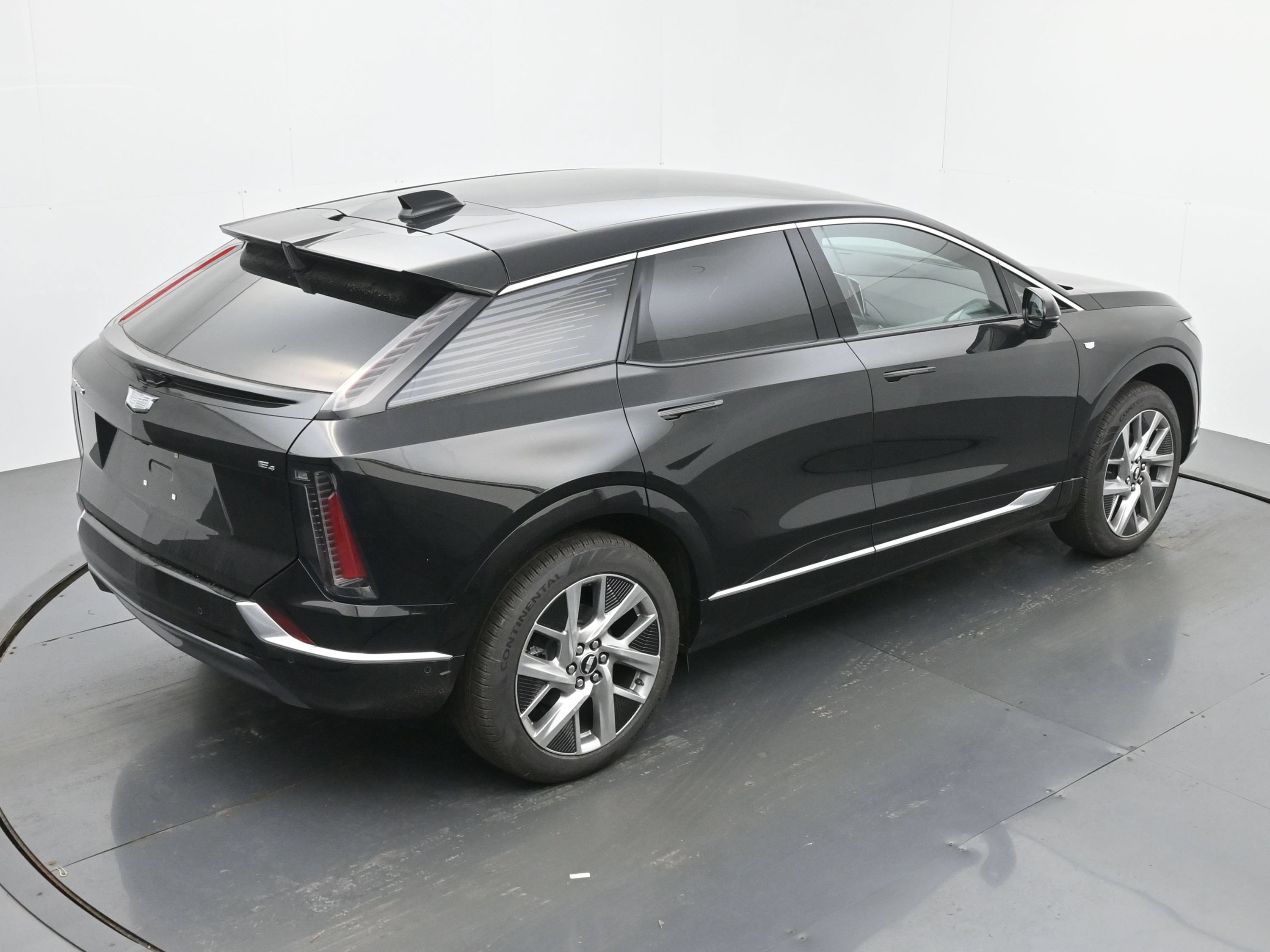 New 2027 Cadillac Optiq Luxury w/ LPO, Floor Liner Package AWD/4WD image 27