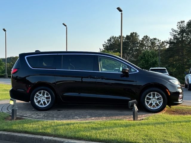 Used 2024 Chrysler Pacifica Touring-L FWD image 8