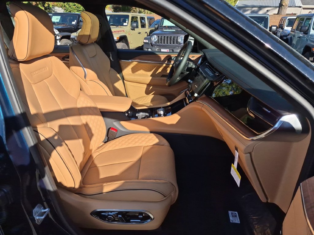 New 2027 Jeep Grand Cherokee Summit AWD/4WD image 16