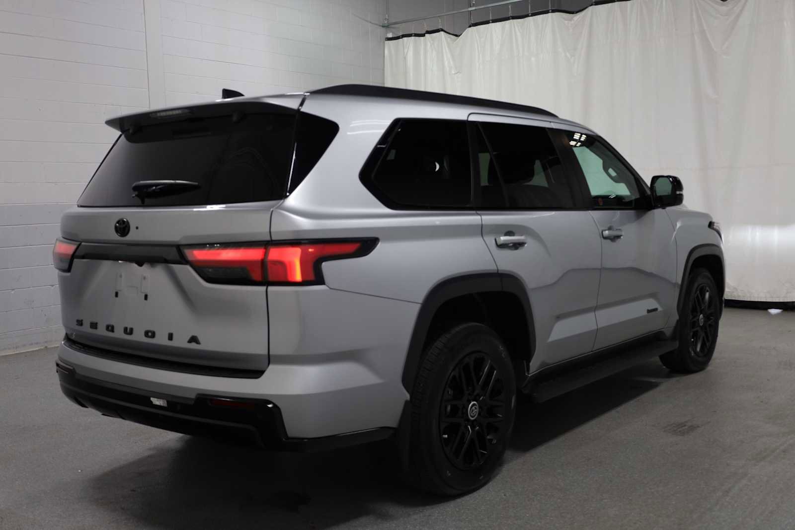 Used 2024 Toyota Sequoia Platinum image 9