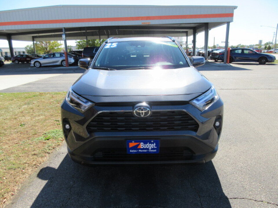 Used 2025 Toyota RAV4 XLE Premium image 2