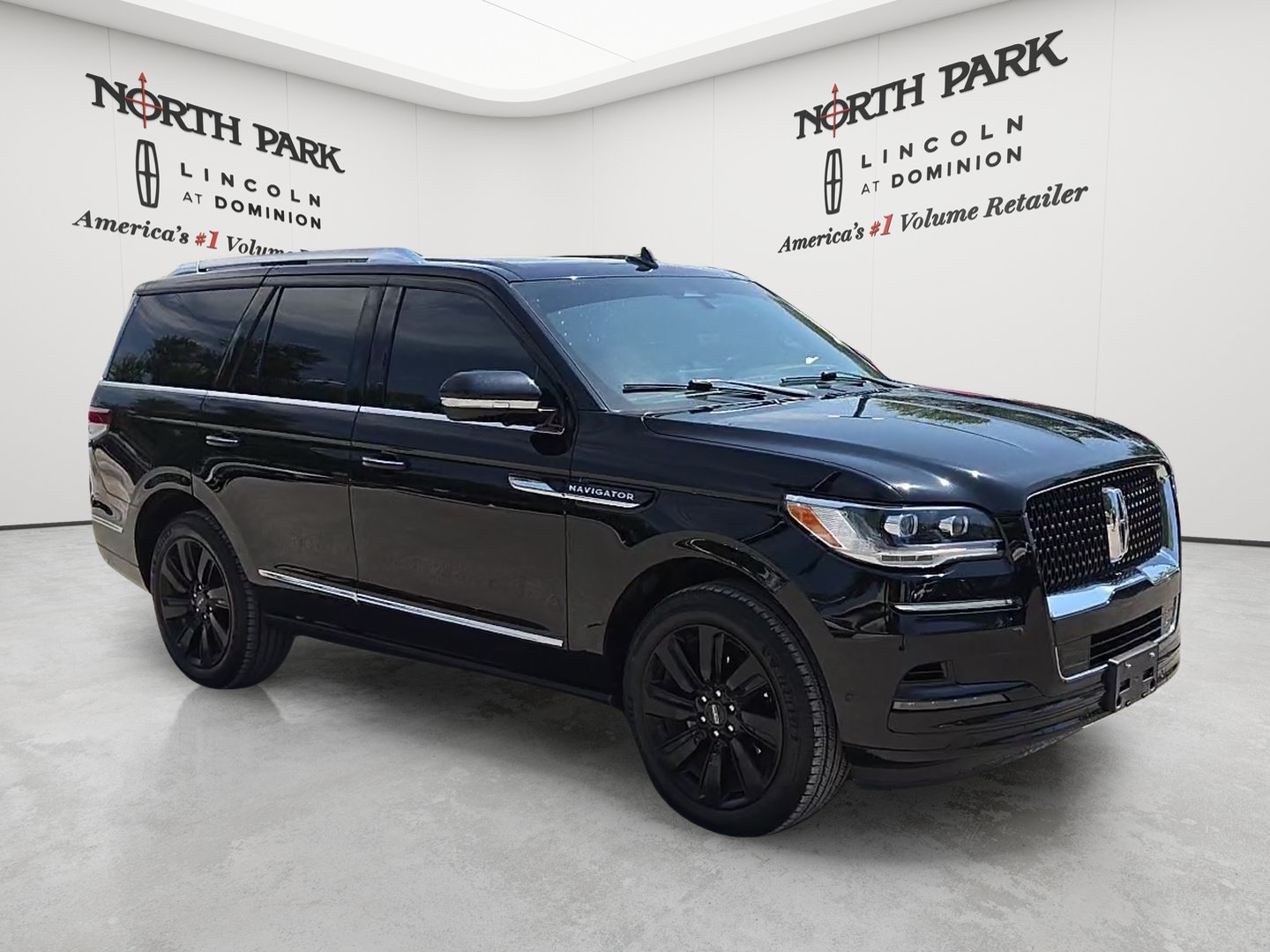 Used 2023 Lincoln Navigator Reserve AWD/4WD image 7