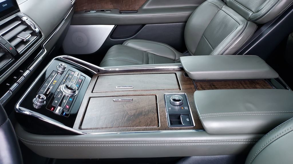 Used 2024 Lincoln Navigator Black Label image 19