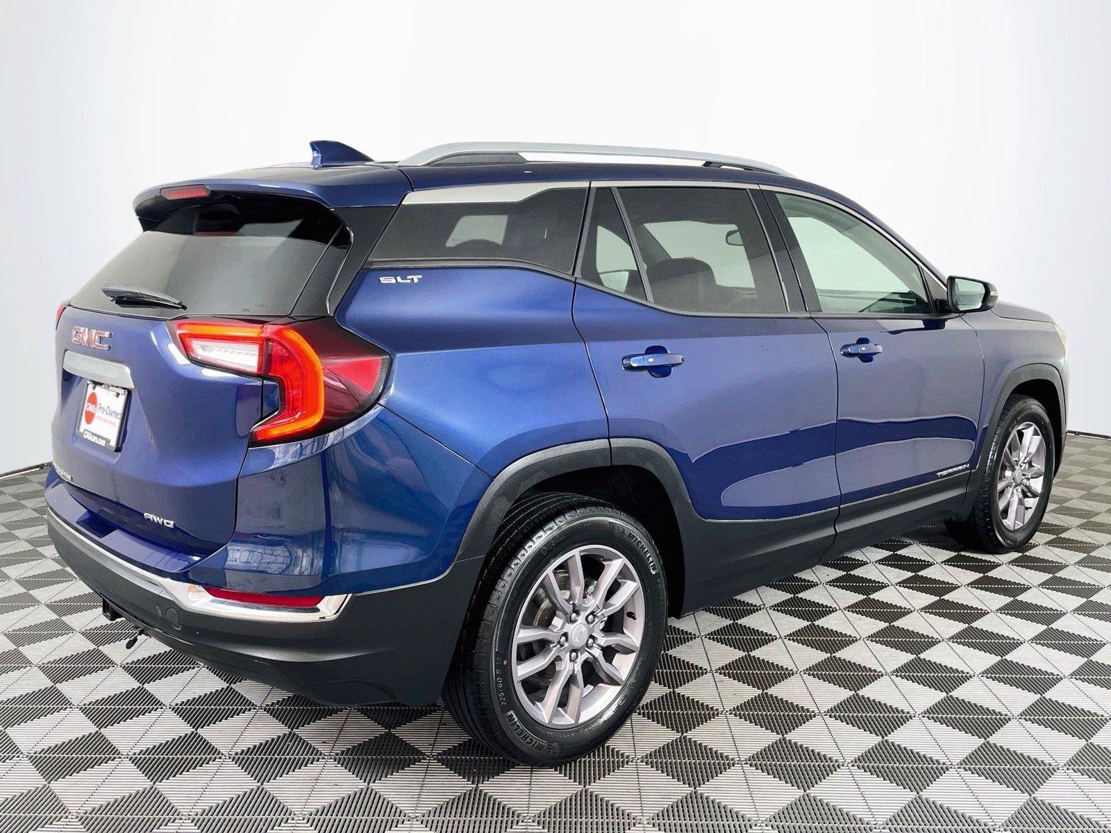 Used 2023 GMC Terrain SLT AWD/4WD image 9