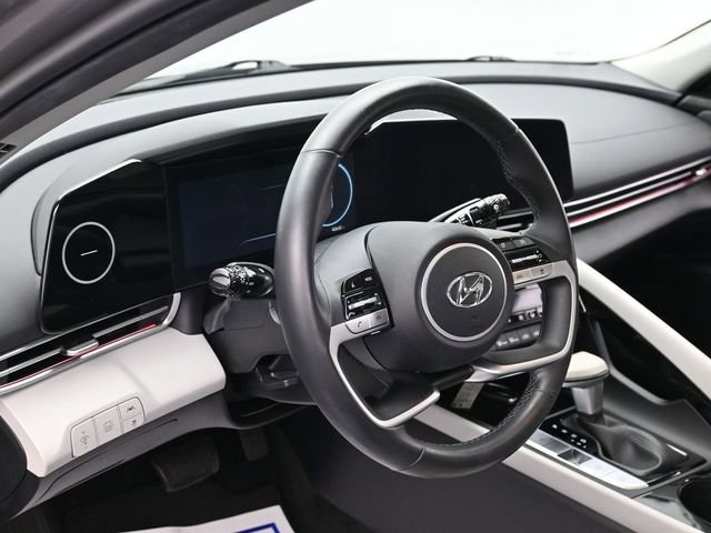 Used 2023 Hyundai Elantra Limited image 15