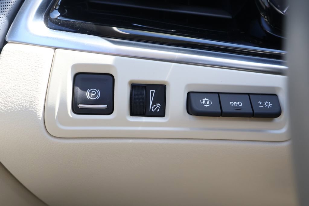 Used 2025 Cadillac XT6 Premium Luxury w/ Technology Package image 40