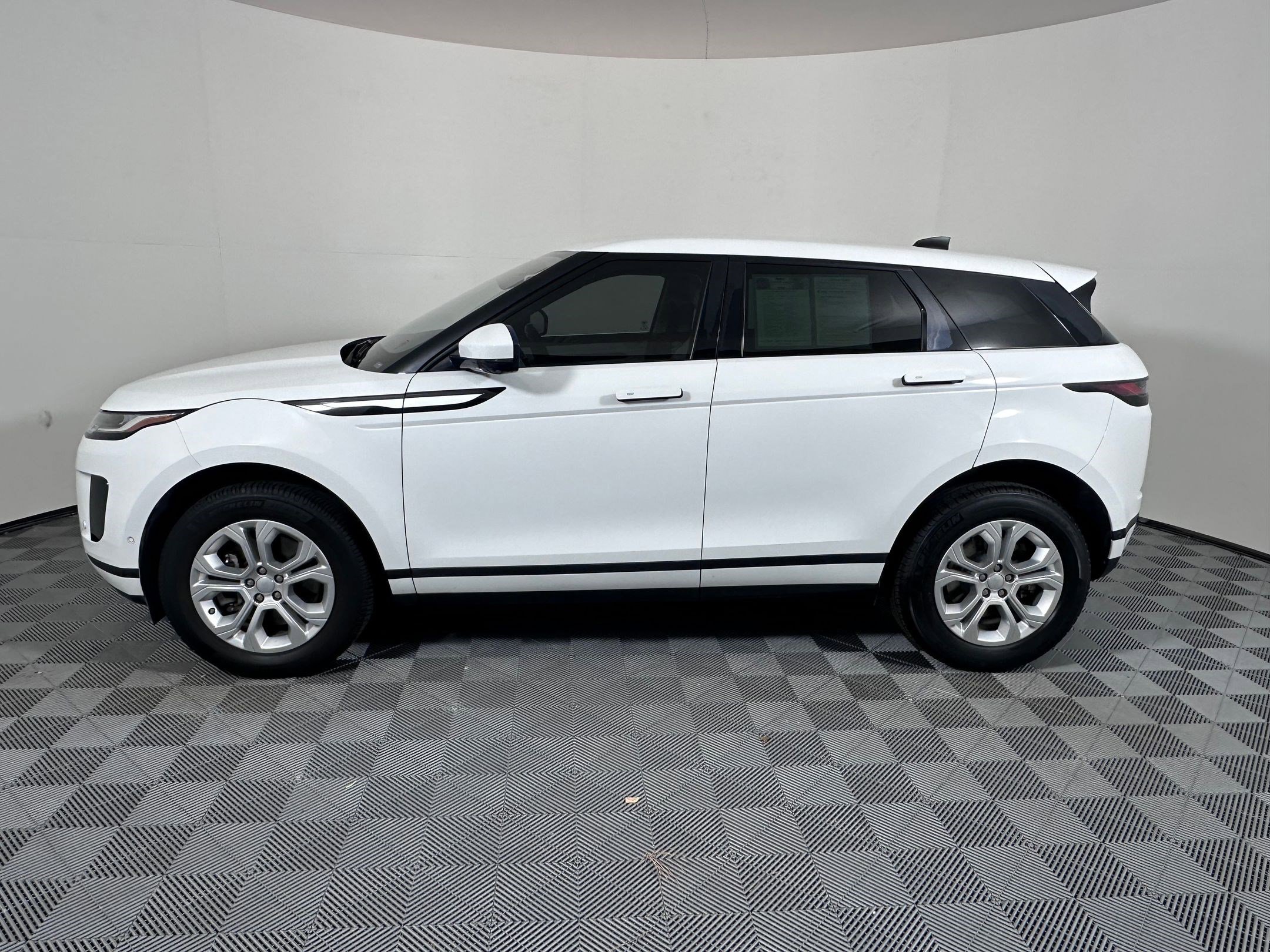 Used 2021 Land Rover Range Rover Evoque S image 2