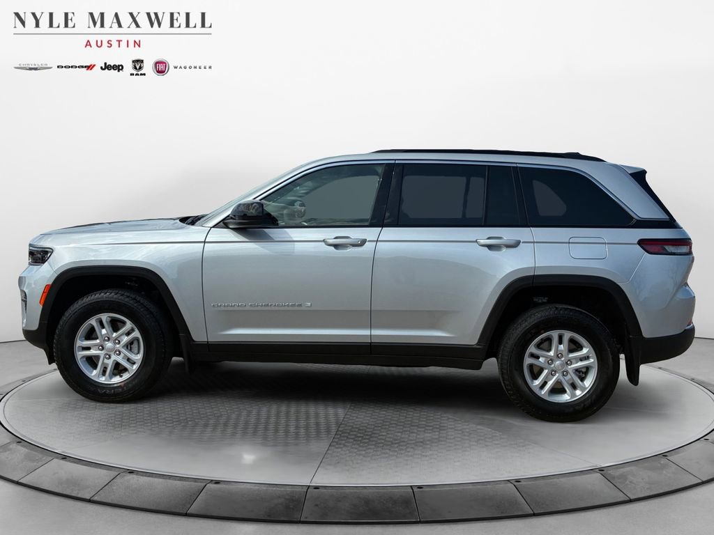 New 2025 Jeep Grand Cherokee Laredo w/ MOPAR Finishing Package RWD image 12
