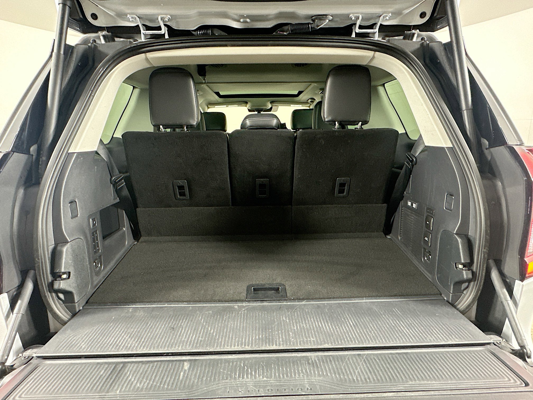 Used 2025 Ford Expedition Platinum AWD/4WD image 31