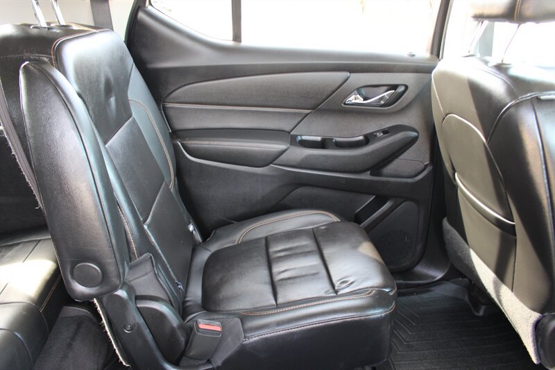 Used 2018 Chevrolet Traverse LT FWD image 18