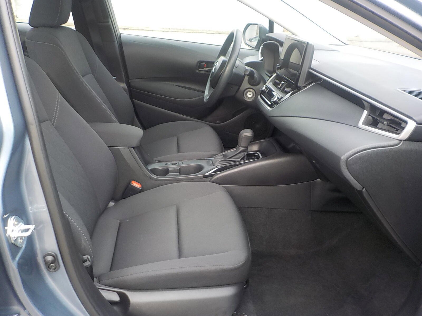 Used 2025 Toyota Corolla LE FWD image 16