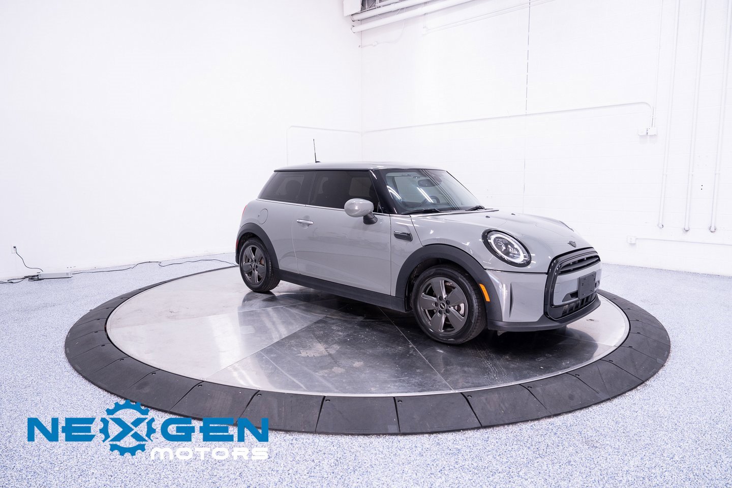 Used 2023 MINI Cooper 2-Door Hardtop image 2