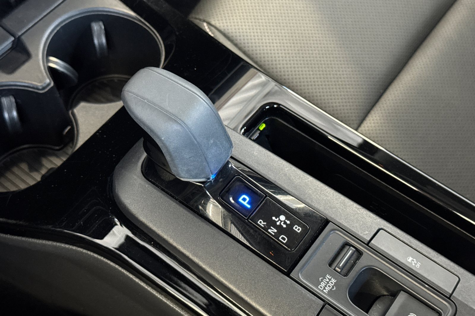 Certified 2025 Toyota Prius XLE FWD image 19