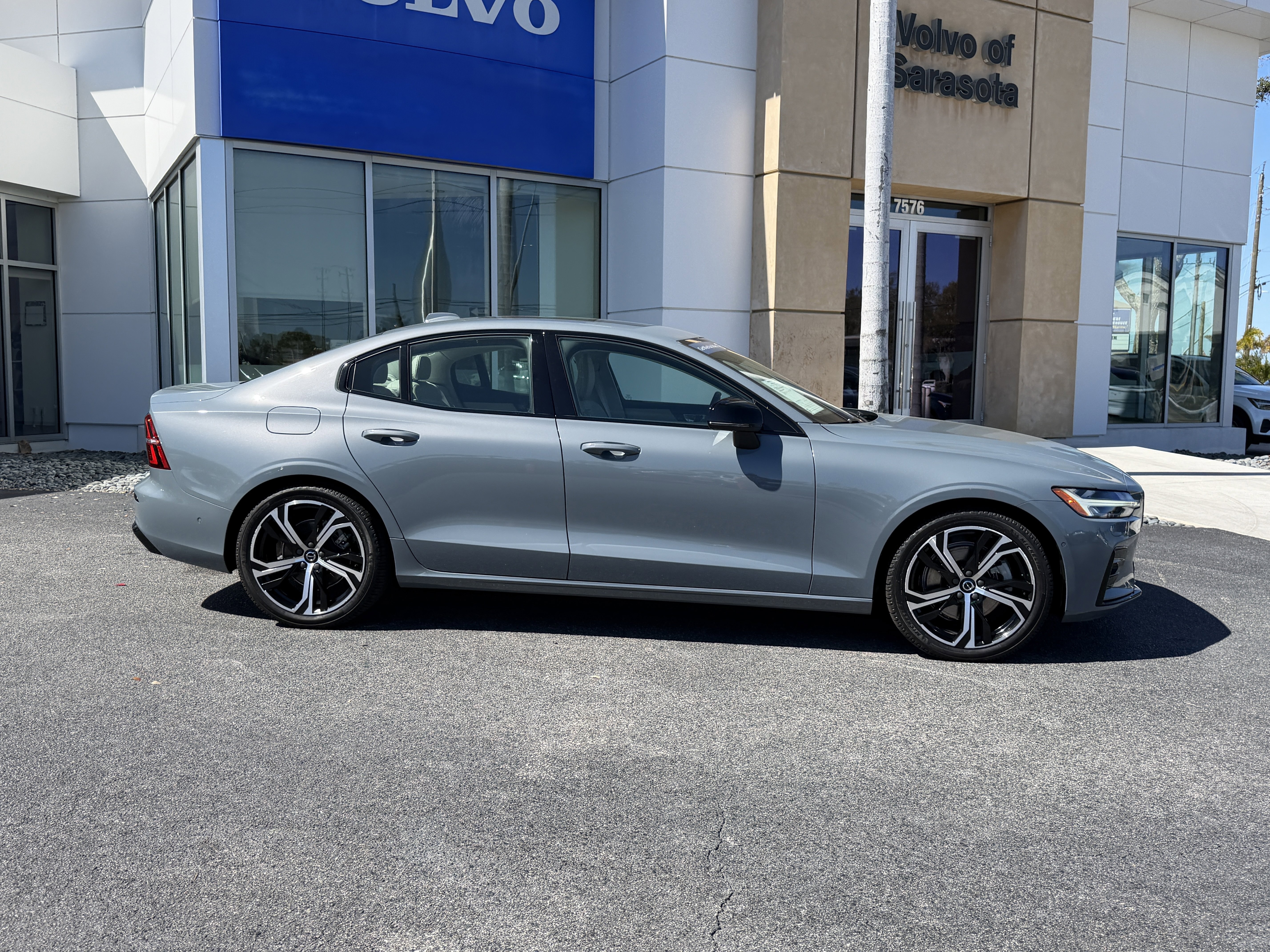 Certified 2023 Volvo S60 B5 Ultimate w/ Climate Package image 2