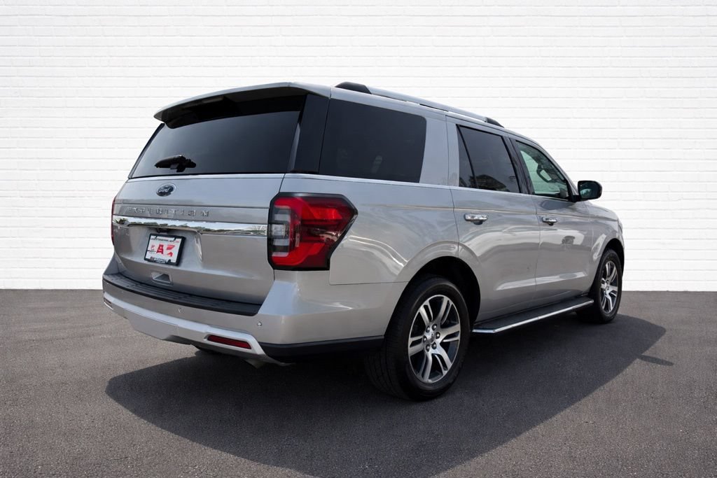 Used 2023 Ford Expedition Limited AWD/4WD image 4