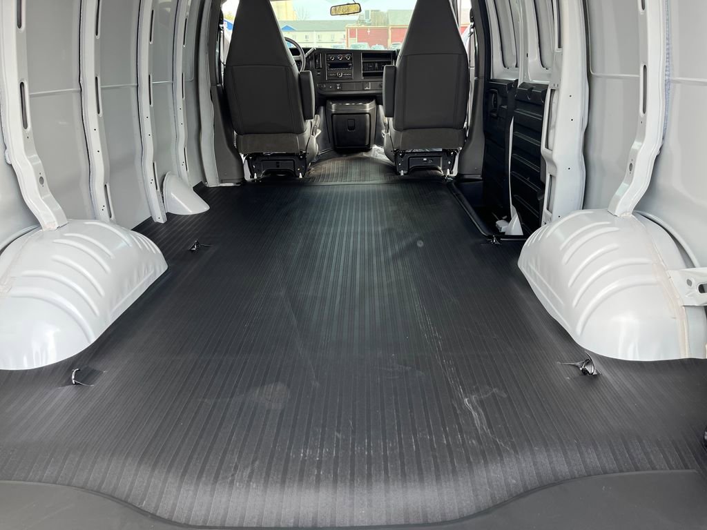 New 2026 Chevrolet Express 2500 RWD image 31