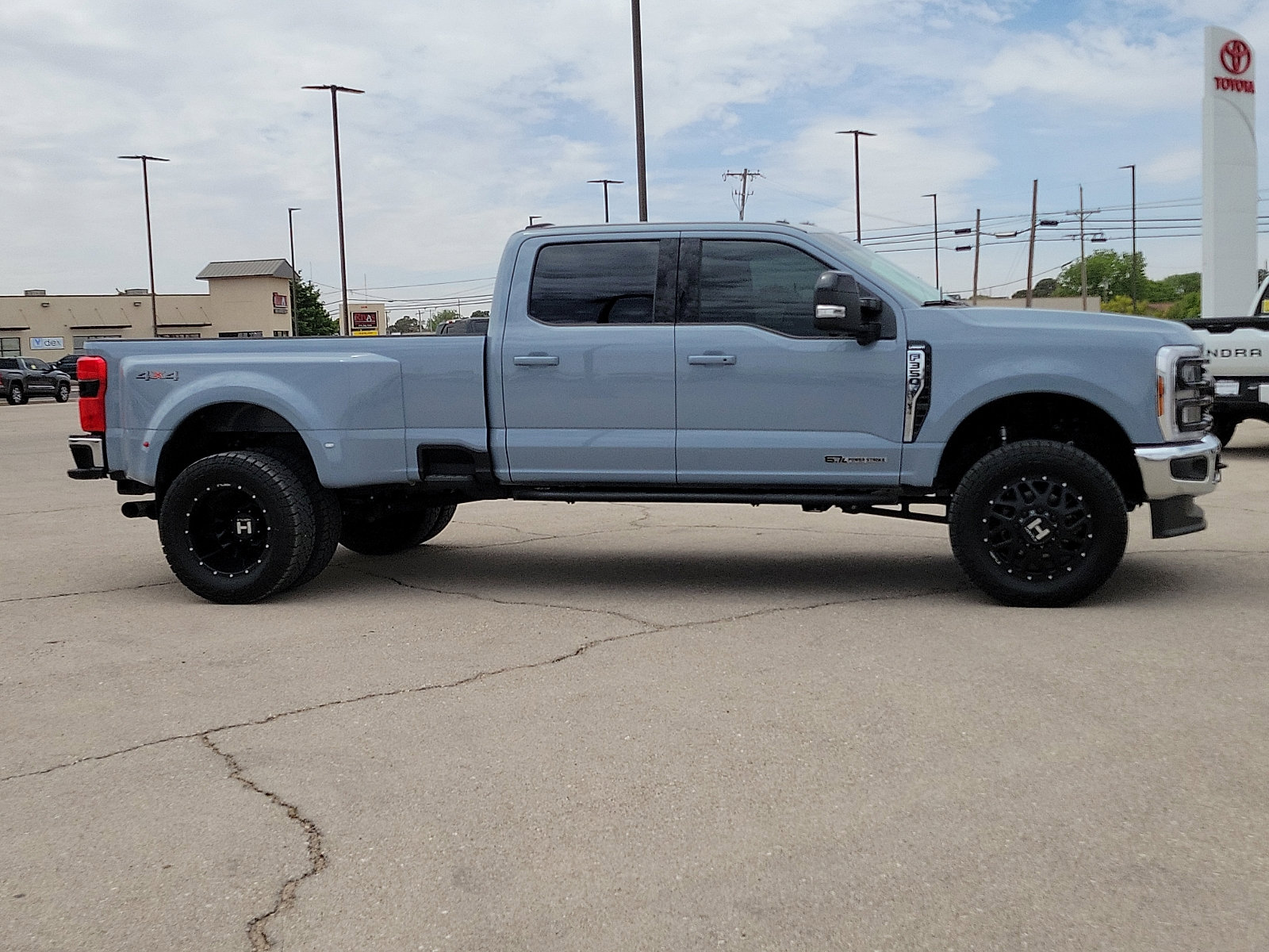 Used 2026 Ford F350 Lariat AWD/4WD image 5