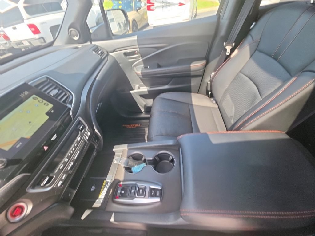 Certified 2025 Honda Passport TrailSport image 23