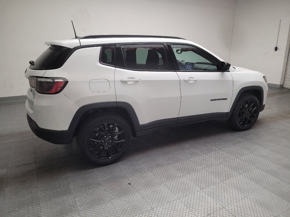 Used 2025 Jeep Compass Latitude w/ Convenience Group AWD/4WD image 10