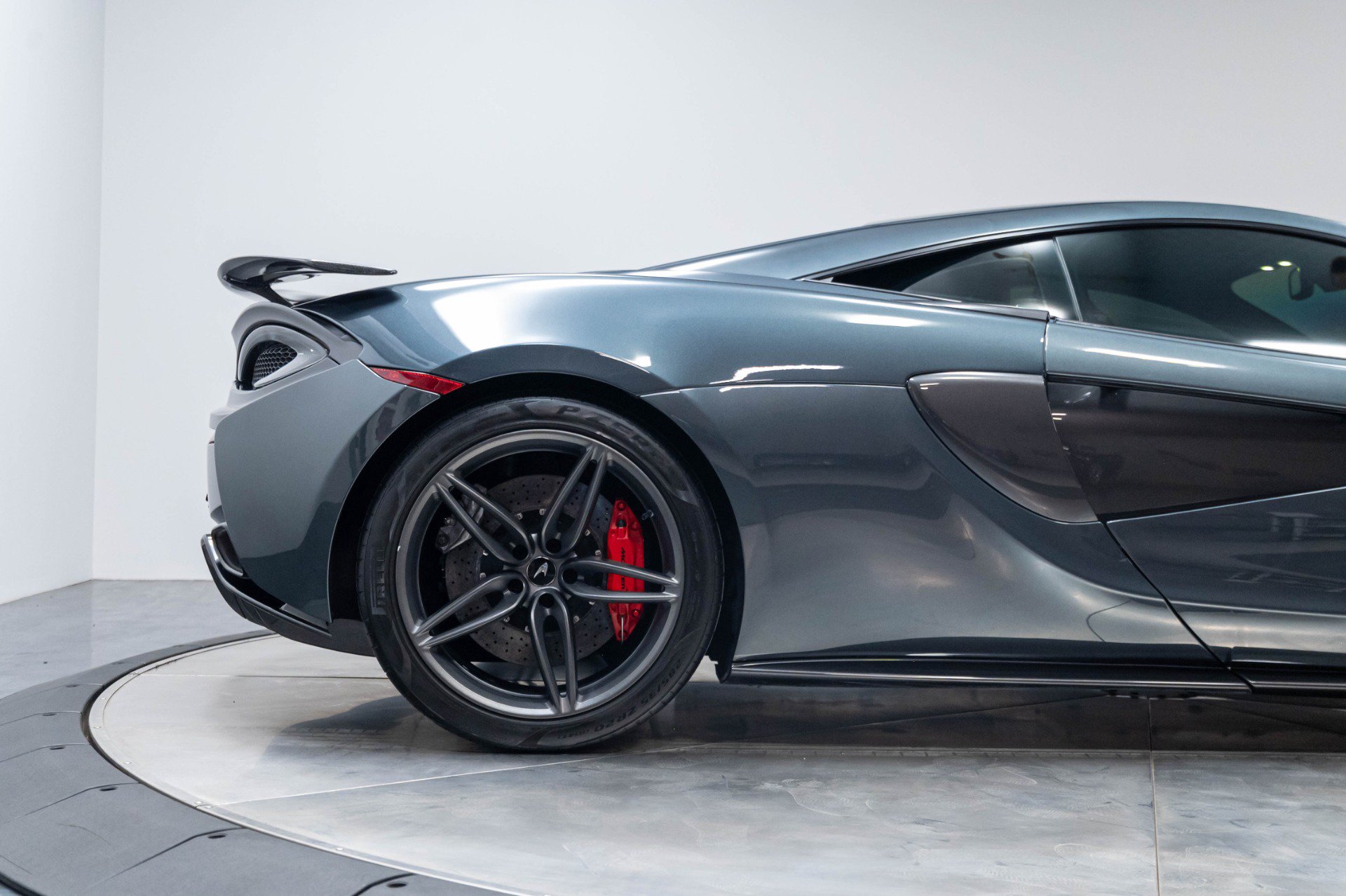 Used 2019 McLaren 570S Coupe RWD image 24