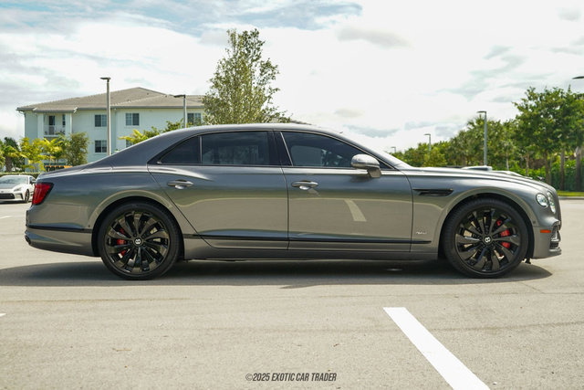 Used 2022 Bentley Flying Spur Plug-In Hybrid image 9