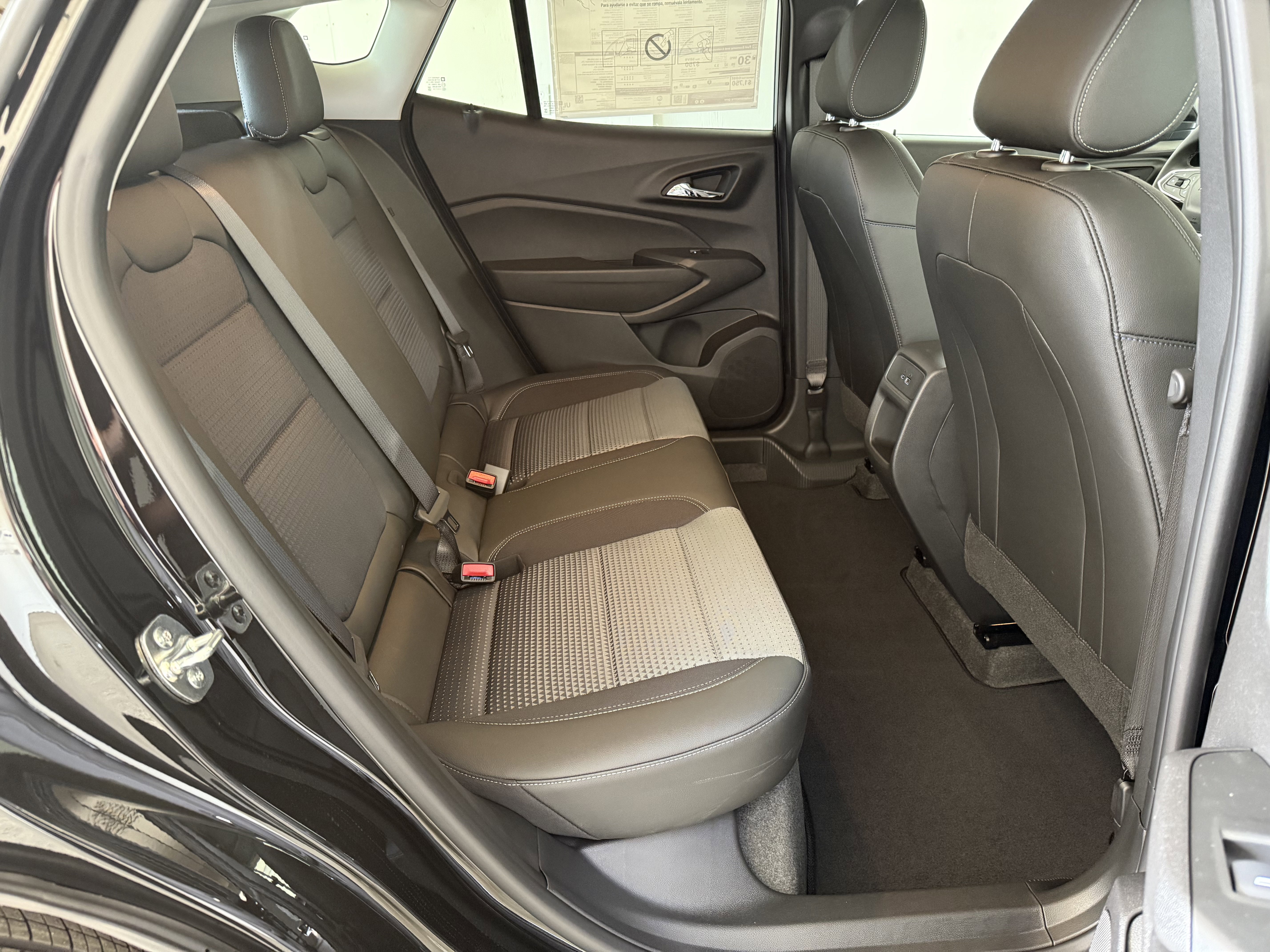 New 2025 Chevrolet Trax LT w/ Driver Confidence Package image 31