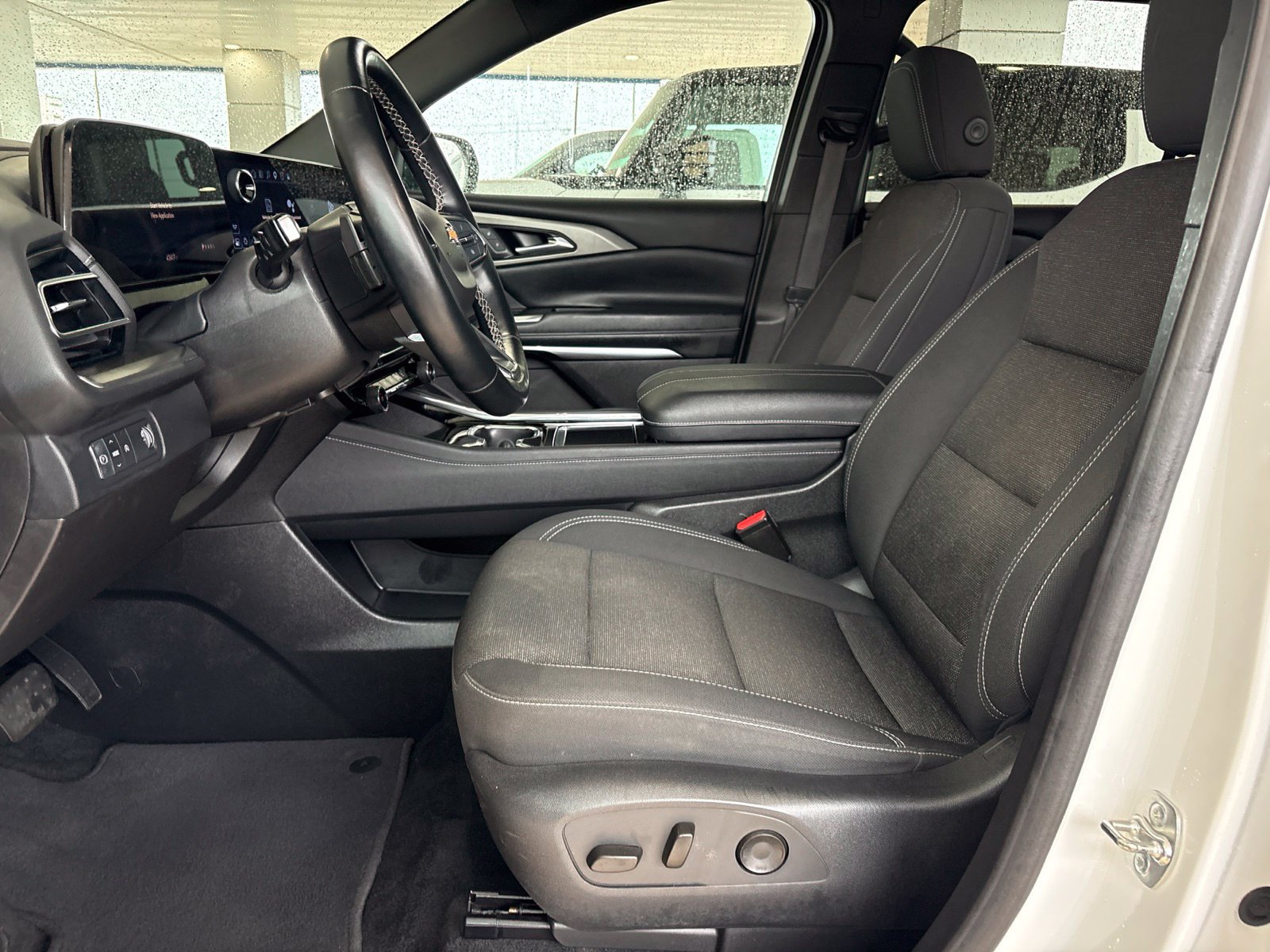 Used 2024 Chevrolet Traverse LT FWD image 14