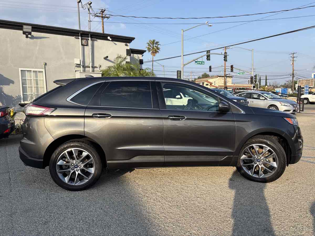 Used 2018 Ford Edge Titanium w/ Equipment Group 302A image 2