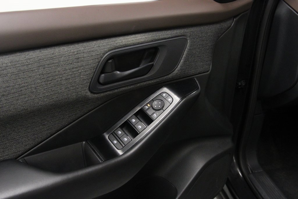 Used 2023 Nissan Rogue S image 22