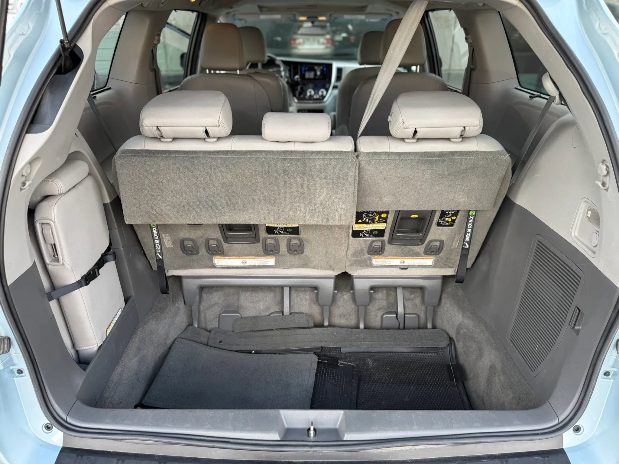 Used 2015 Toyota Sienna XLE image 28