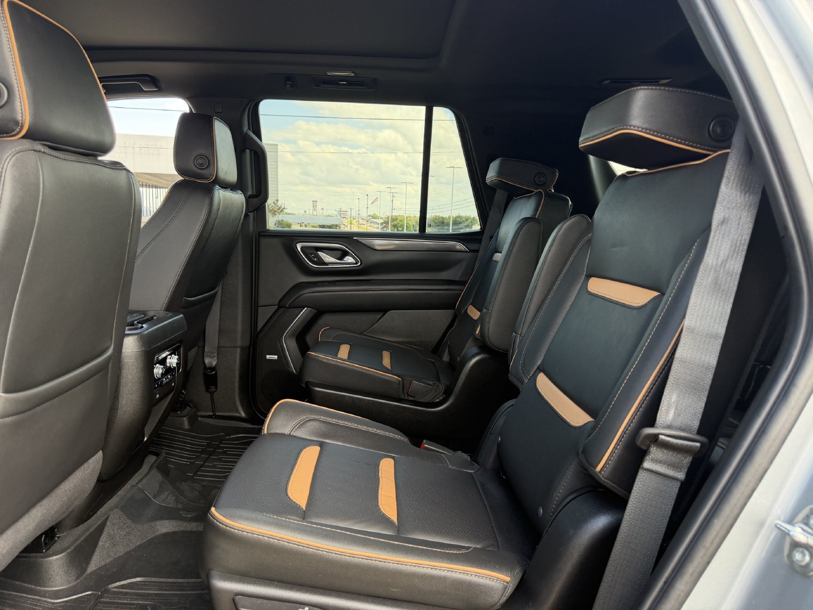 Used 2024 GMC Yukon AT4 w/ Technology Package AWD/4WD image 29