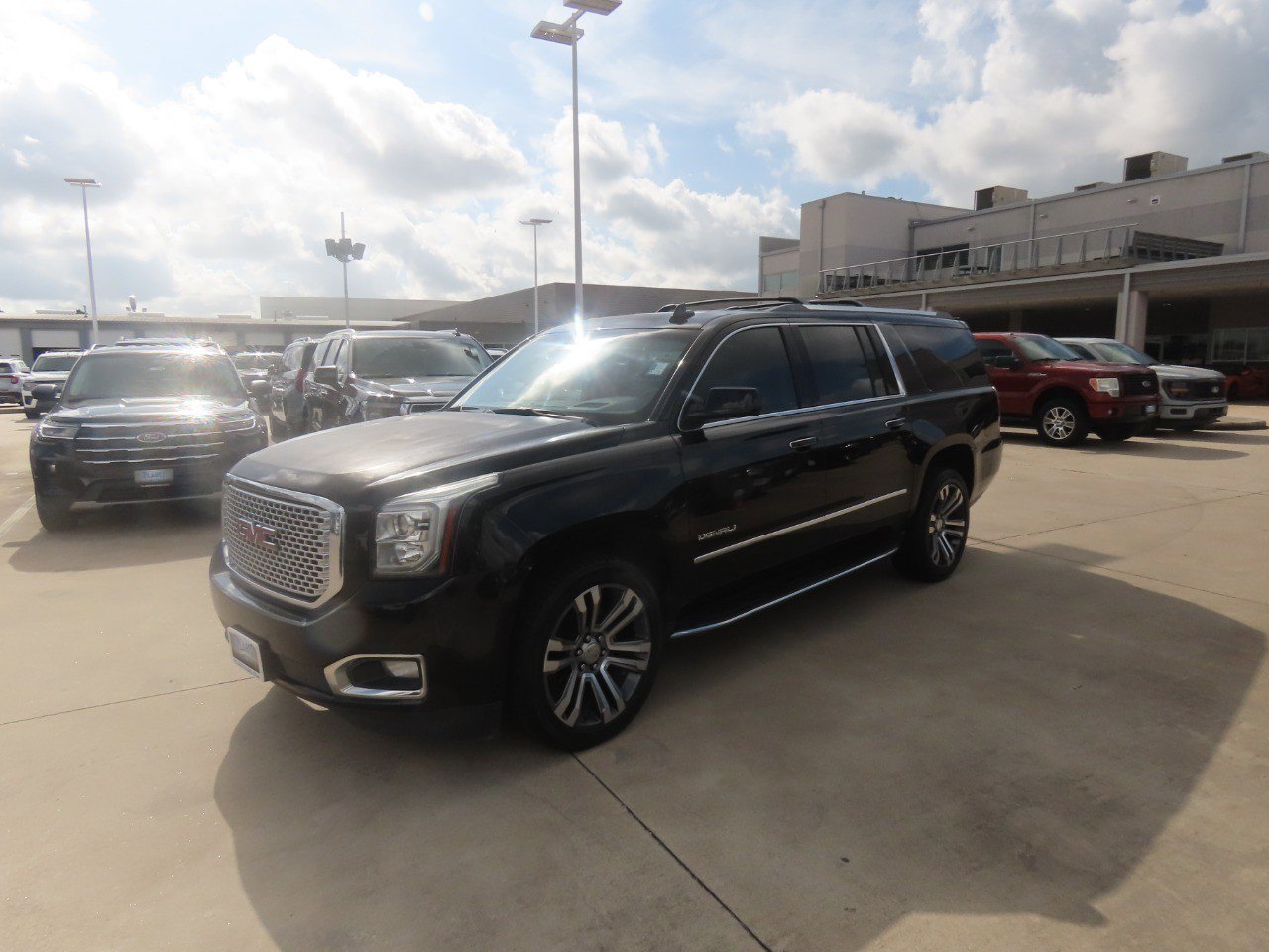 Used 2017 GMC Yukon XL Denali w/ Open Road Package AWD/4WD image 2