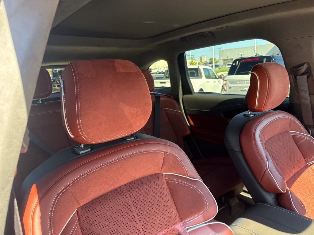 Certified 2024 Lincoln Nautilus Black Label AWD/4WD image 32