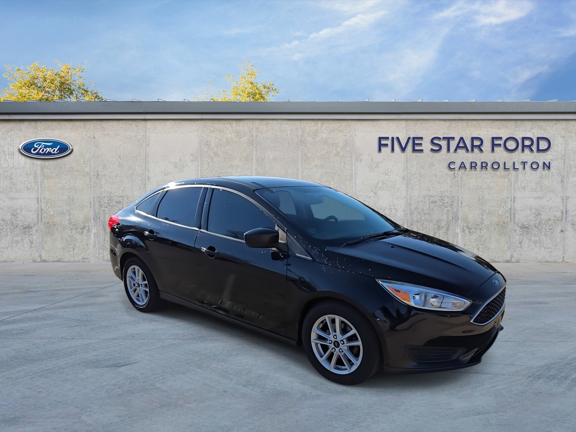 Used 2018 Ford Focus SE image 2