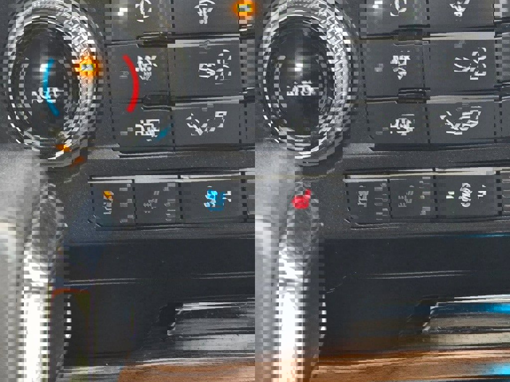 Used 2020 Ford F150 Lariat w/ Equipment Group 502A Luxury image 17