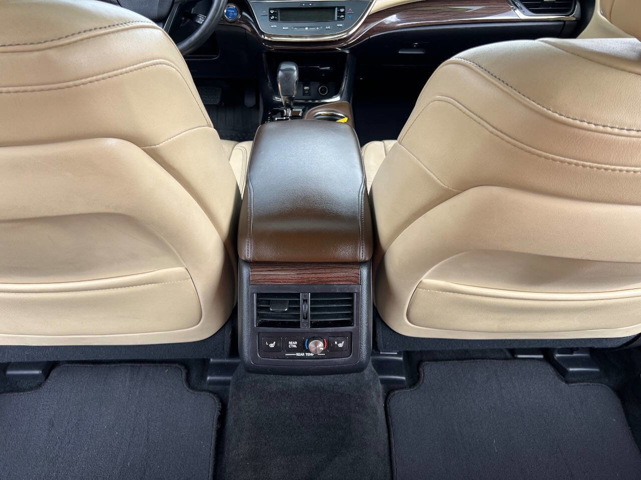 Used 2013 Toyota Avalon Limited w/ Technology Pkg FWD image 25
