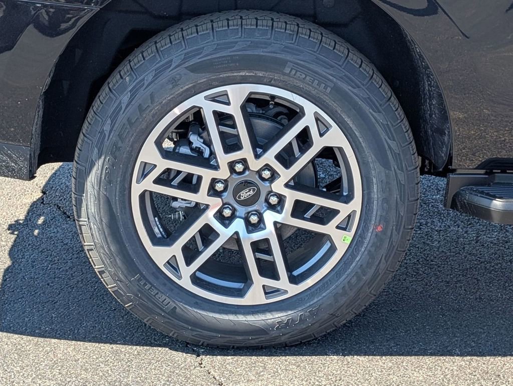 New 2026 Ford Expedition Active image 18
