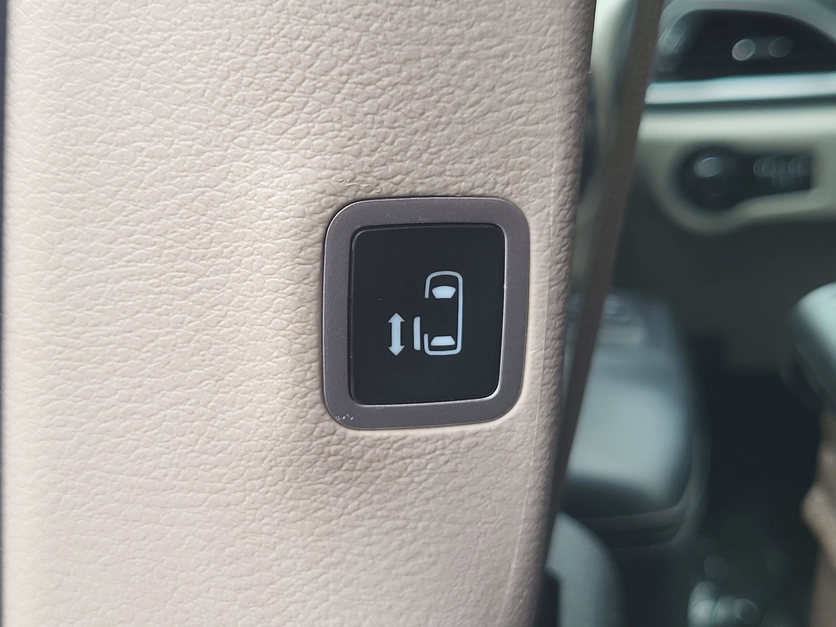 Used 2023 Chrysler Pacifica Touring-L AWD/4WD image 36