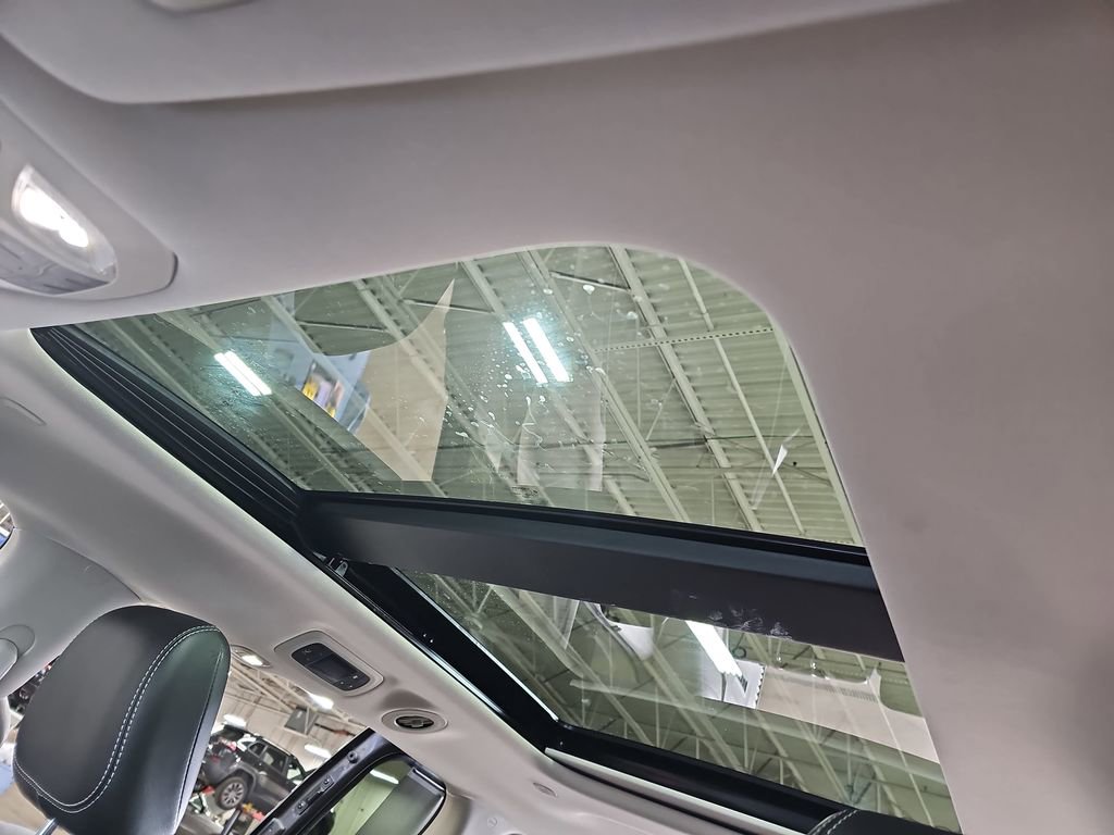 Used 2023 Chrysler Pacifica Limited w/ Uconnect Theater Family Group image 35