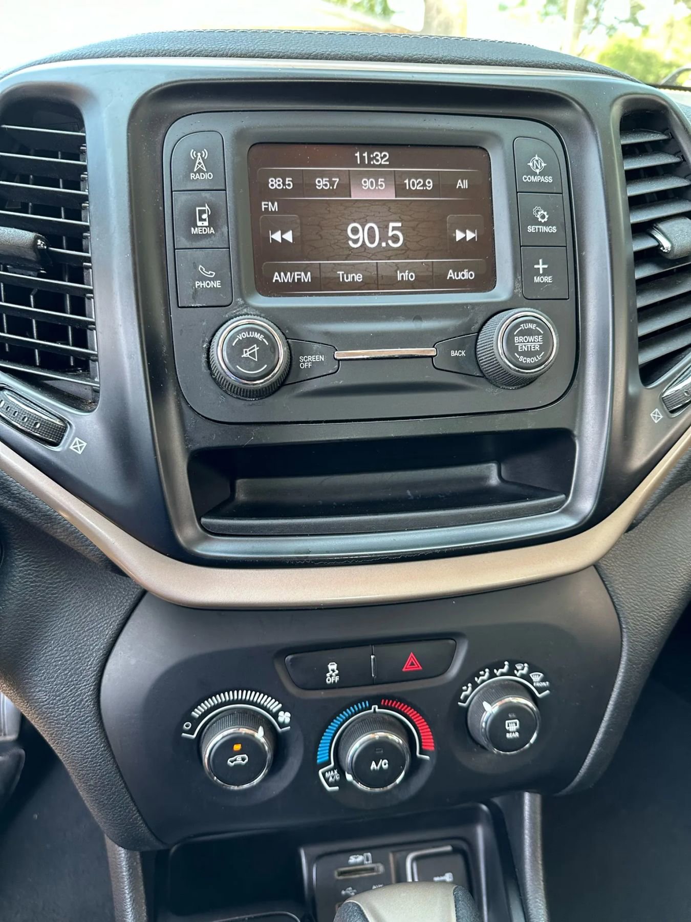 Used 2014 Jeep Cherokee Sport image 13