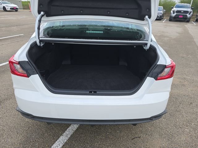 Used 2026 Toyota Camry SE w/ Convenience Package image 12