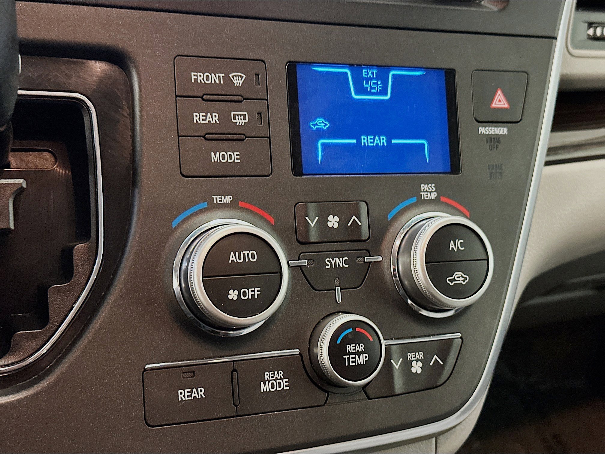 Used 2017 Toyota Sienna XLE w/ XLE Navigation Package FWD image 24