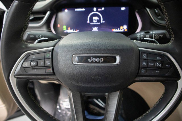 Used 2023 Jeep Grand Cherokee Limited image 11