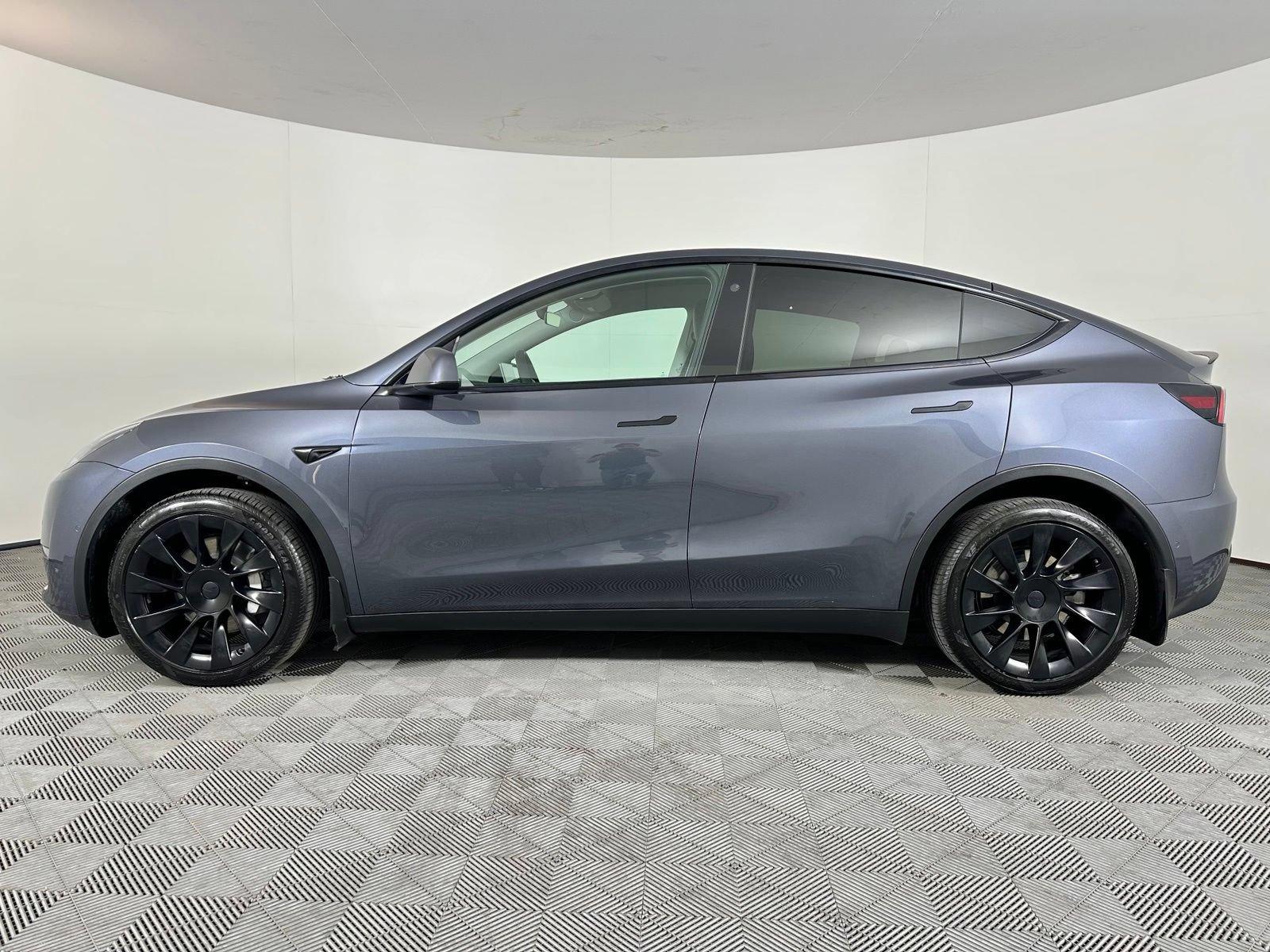 Used 2022 Tesla Model Y Long Range AWD/4WD image 18