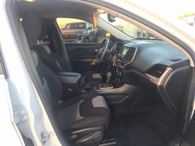 Used 2018 Jeep Cherokee Latitude FWD image 19